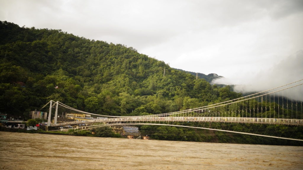 photography of laxman jhula in rishikesh